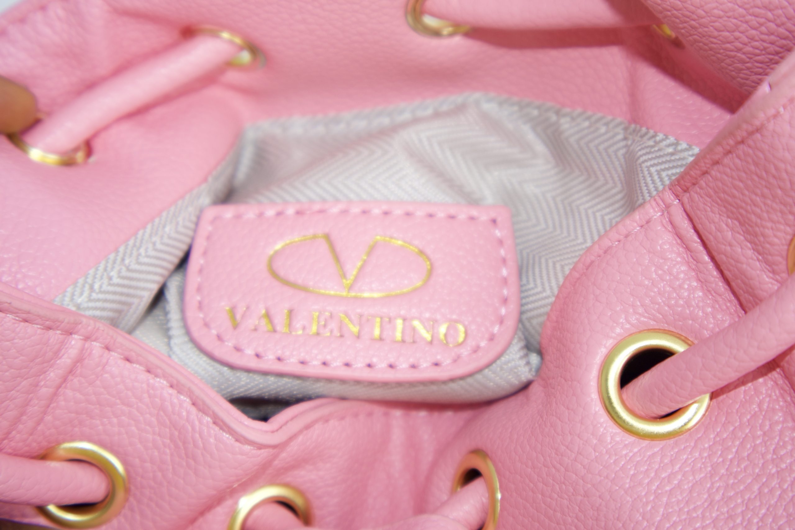 Valentino Garavani Pink Mini Vlogo
Signature Bucket Bag - Image 2