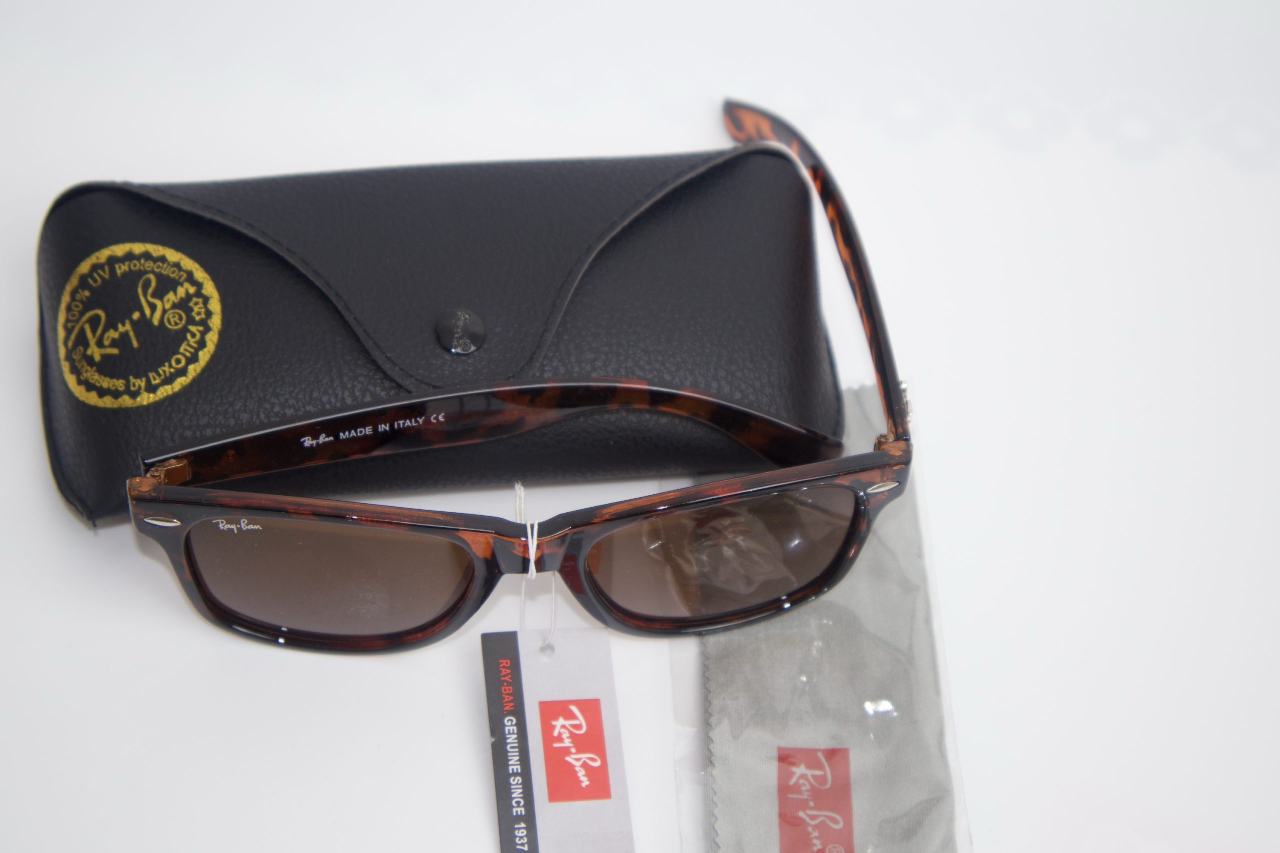 Ray-Ban Wayfarer Classic Sunglasses - Image 2