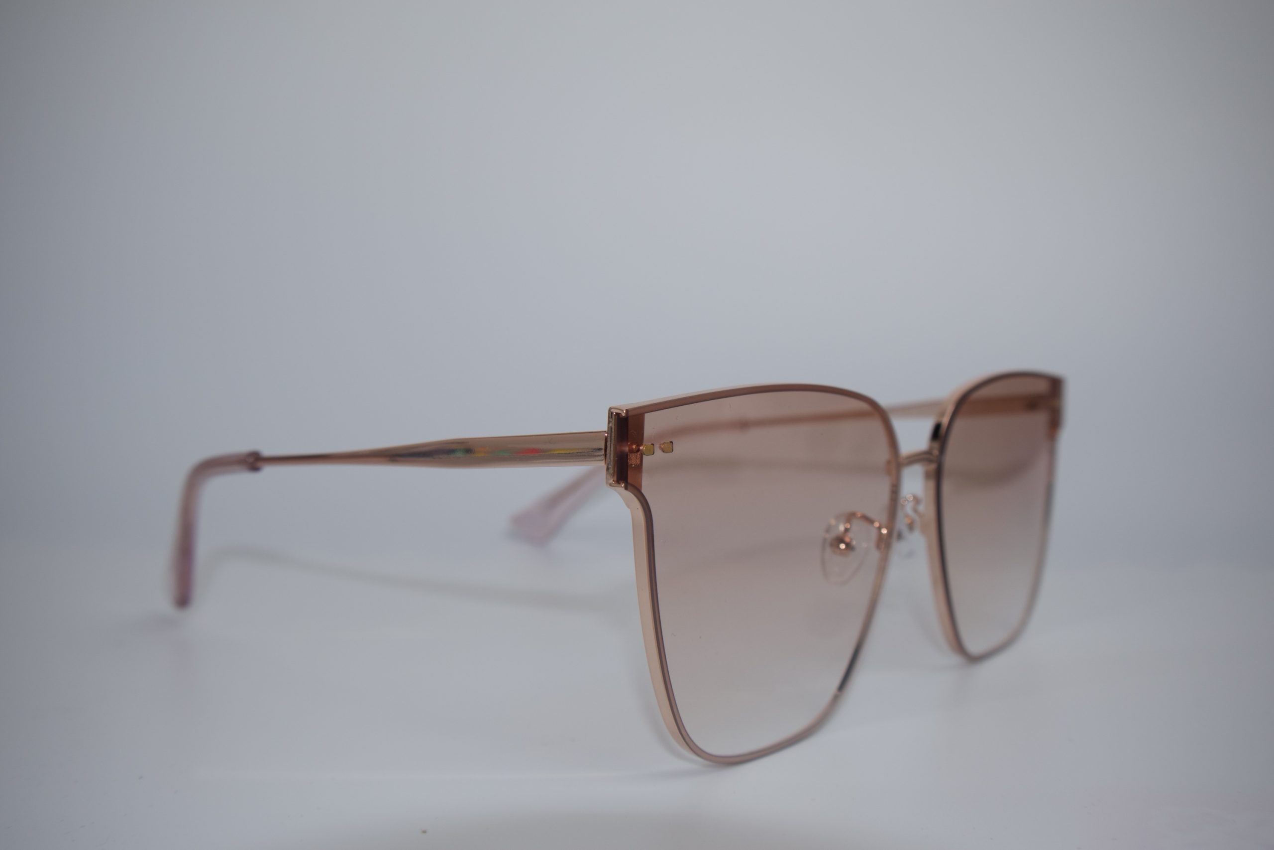 Daniel Wellington sunglasses in rose gold - Image 2