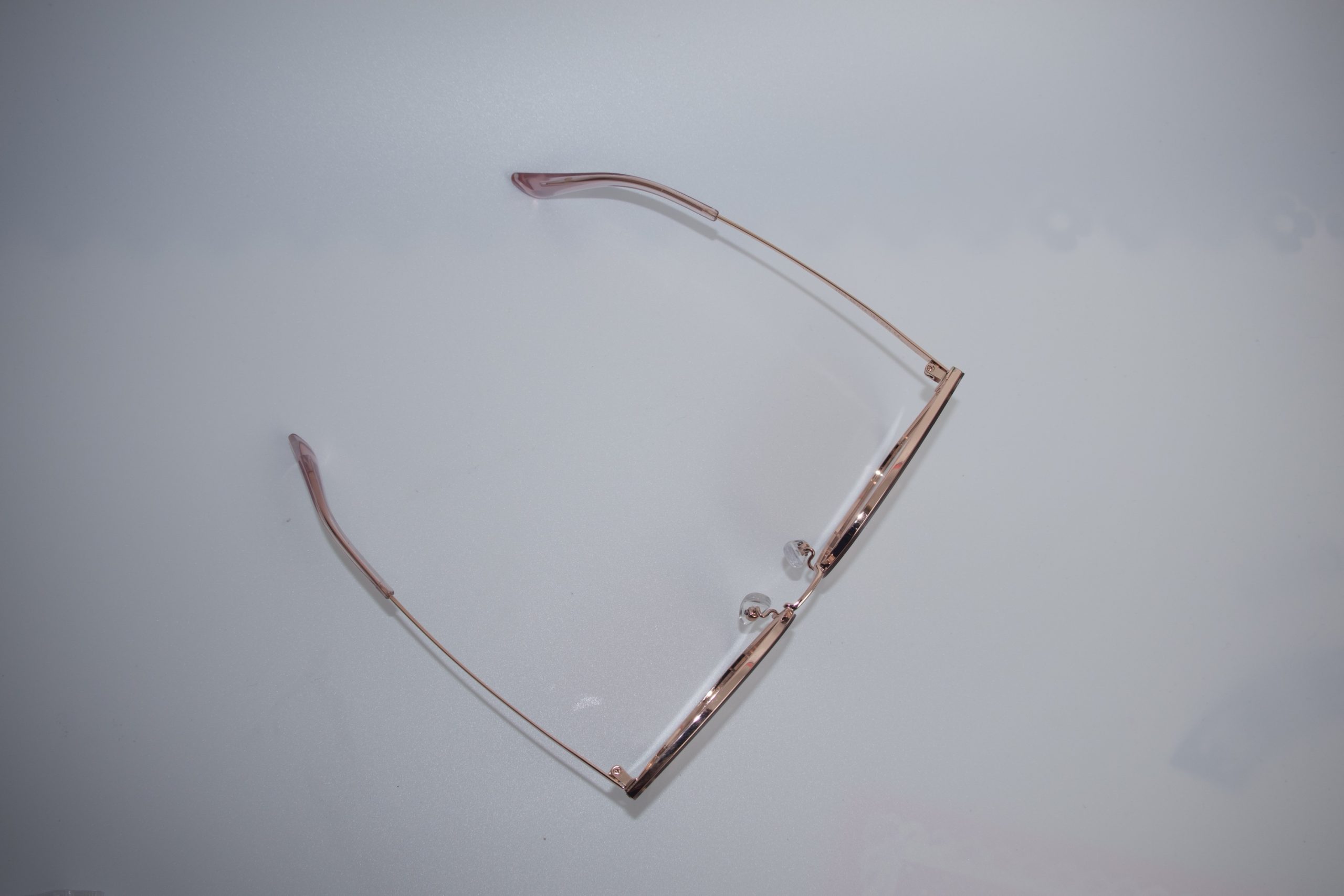 Daniel Wellington sunglasses in rose gold