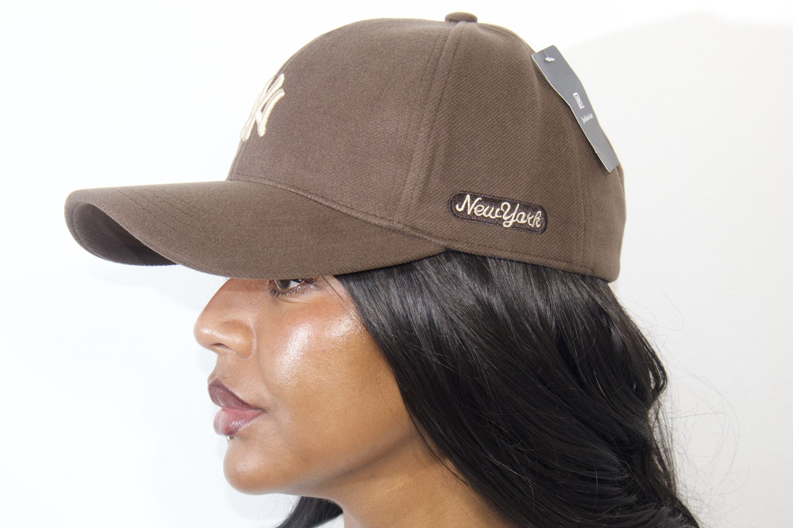 Unisex New York Yankees League Essential 9FORTY Cap - Image 2