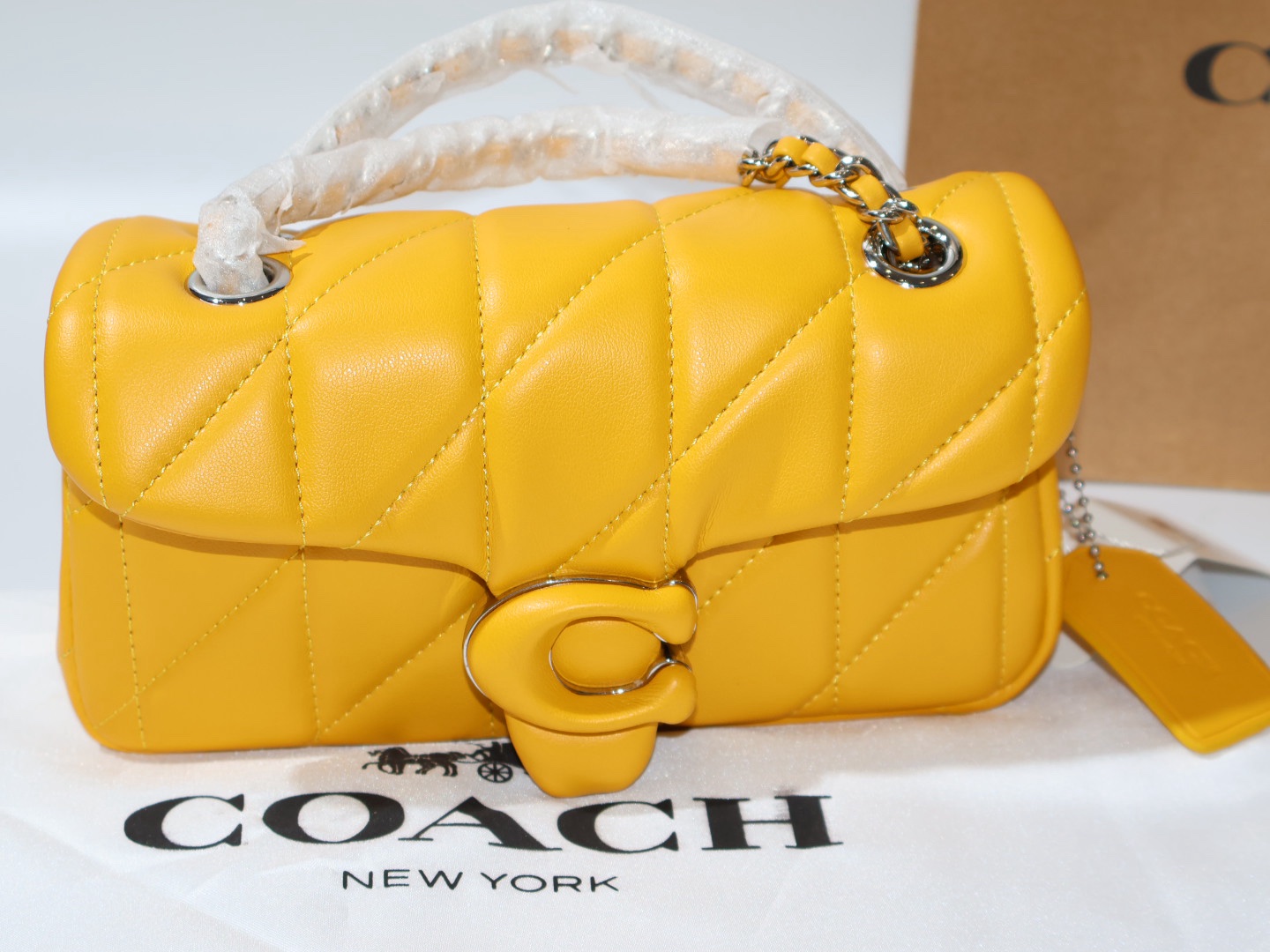 COACH
TABBY SHOULDER BAG 20 WITH QUILTING