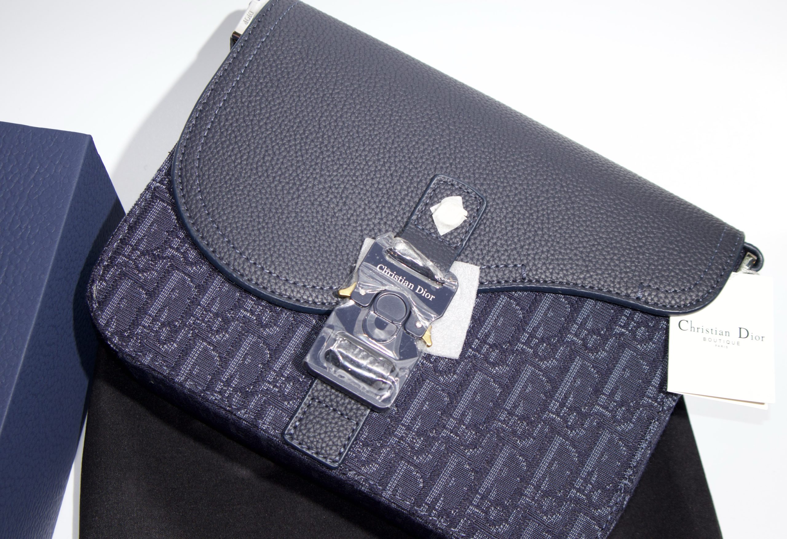 Dior Small Men Saddle Messenger Bag with Flap. - Image 3